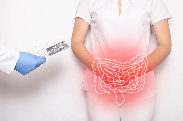 Mulher segurando a barriga e ícone de intestino Mulher segurando a barriga e ícone de intestino